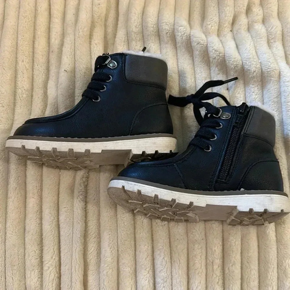 Old Navy - winter lace up boots. Size 7 - Picture 3 of 5